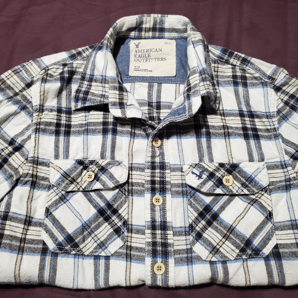 American Eagle Flannel long sleeve button up shirt